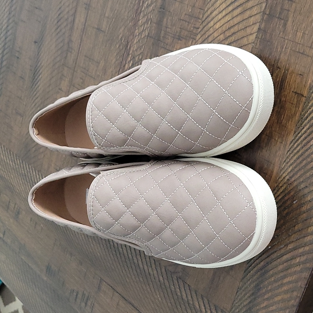 Steve Madden ECENTRCQ Grey slip ons - size 9M, fits like an 8